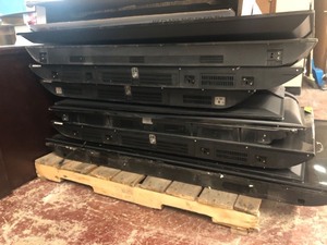 lot 57529 image: Pallet of TVs (Cracked Displays, PartsRepair)
