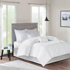 lot 1265 image: 810 Piece White Plaid Comforter Set- Retail$82.49