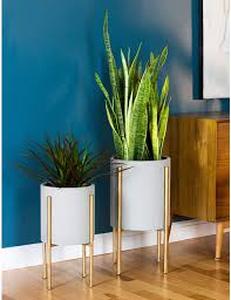 lot 1323 image: Miley 2pc Planter Set GoldWhite