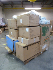 lot 4 image: Pallet of Merchandise