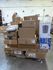 lot 3 image: Pallet of Merchandise