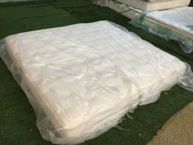 lot 7073 image: SPRING FREE SEALY POSTUREPEDIC KING MATTRESS - LATEX