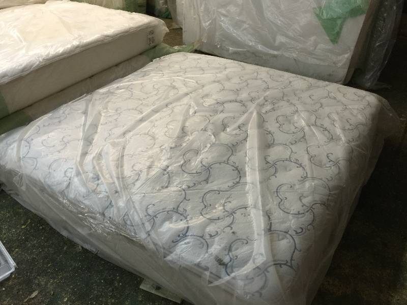 lot 7079 image: POSTUREPEDIC SIGNATURE EDITION LUXURY FIRM EURO PILLOWTOP- QUEEN