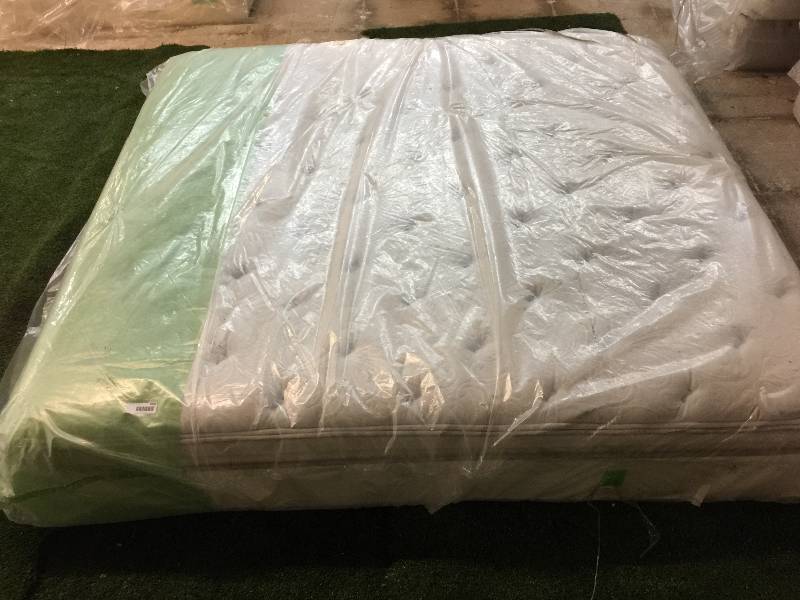 lot 7090 image: SEALY POSTUREPEDIC FLAWLESS ULTRA PLUSH EURO PILLOWTOP - KING