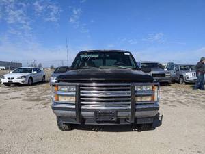 lot 1342 image: 1996 Chevrolet Suburban