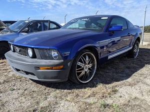 lot 1350 image: 2005 Ford Mustang