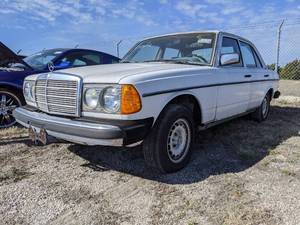 lot 1351 image: 1978 Mercedes Diesel 240D