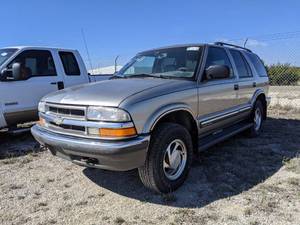 lot 1361 image: 2000 Chevy Blazer