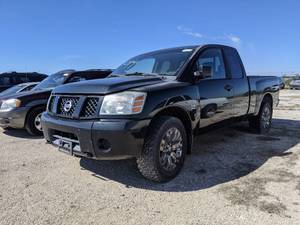 lot 1363 image: 2004 Nissan Titan