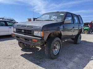 lot 1402 image: 1992 Nissan Pathfinder
