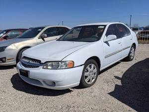 lot 1392 image: 2000 Nissan Altima