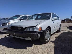 lot 1382 image: 2000 Nissan Altima GXE