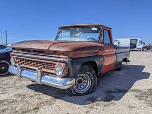 lot 1373 image: Chevrolet S10 - Project Truck