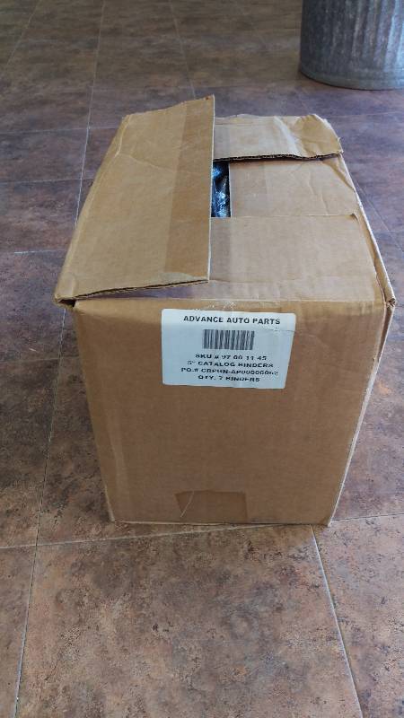 lot 10 image: Box of 7 New 5 Catalog Binders