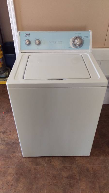 lot 13 image: Estate Whirlpool Washing Machine