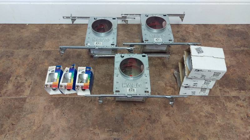 lot 26 image: Lot of 3 New 5 Recessed Can Lights