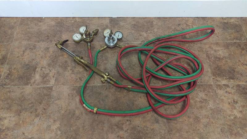lot 28 image: Welding Torch, Hose, and Gauges