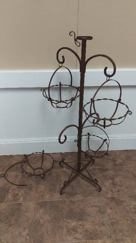 lot 37 image: Iron Plant Stand One Basket Needs Repair