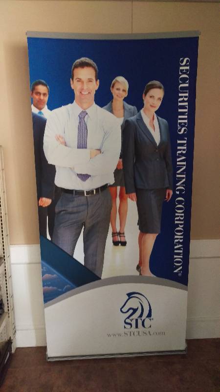 lot 45 image: Skyline Curved Banner Stand 39x84