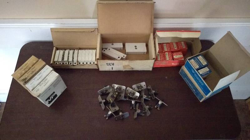 lot 75 image: Lot of Switches and Contactors
