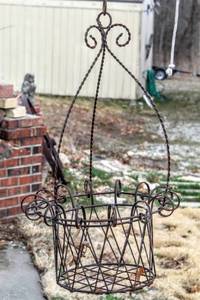 lot 8191 image: Metal Scroll Design Hanging Planter