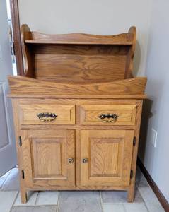 lot 8127 image: Solid Wood Dry Sink Cabinet Server - Excellent Condition