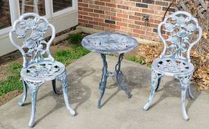 lot 8150 image: 3 Piece Bistro Set with Rose Design