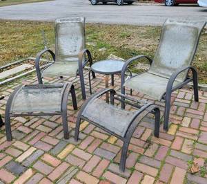 lot 8154 image: (5) Piece Patio Set - 2 Chairs, 2 Footrests & matching side table