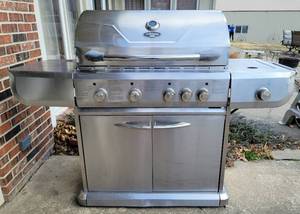 lot 8155 image: UniFlame Gold Grill Model# GBC772W with Propane Tank & Regulator