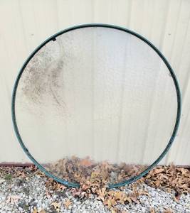 lot 8158 image: 48 Round Glass Outdoor Table Top