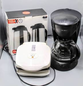lot 8232 image: Kitchen Lot - Copco 1 QT Thermal Carafe, Mr. Coffee Pot  George Foreman Grill