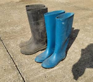 lot 8190 image: (2) Pair of Waterproof Rubber Boots - Sizes 6 & 7