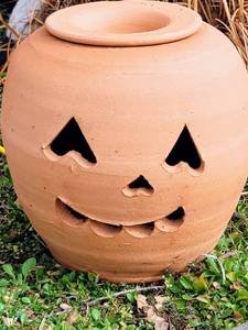 lot 8195 image: Terracotta Pottery Pumpkin Jack-O-Lantern