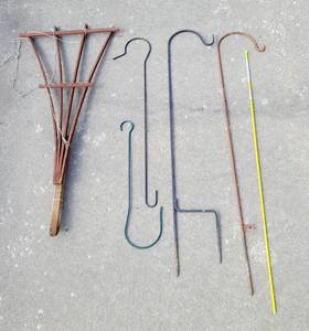 lot 8201 image: Garden Hooks, Shepherds Hooks and Trellis