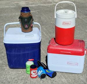 lot 8208 image: Camping, Fishing  Lake Fun Cooler Drink Lot