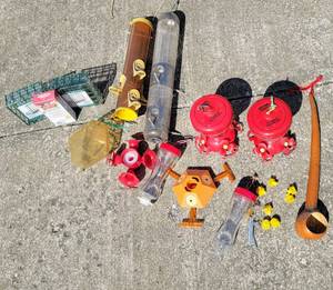 lot 8212 image: Bird Lovers Lot - Variety of Glass & Plastic Hummingbird Feeders plus parts, (2) Tube Feeders, (2) Suet Feeders still in the pkg  more