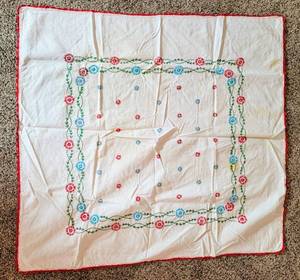 lot 8282 image: Vintage Embroidered Tablecloth or Overlay