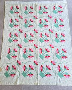 lot 8283 image: VintageAntique Tulip Applique Quilt 74.5 x 94