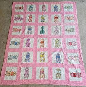 lot 8286 image: VintageAntique Sunbonnet Sue Applique Quilt 72 x 87.5