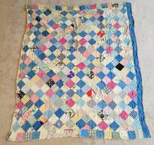 lot 8288 image: AntiqueVintage Old Quilt 62 x 72.5