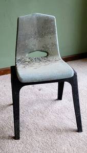 lot 8299 image: Vintage Childs Chair 22 T