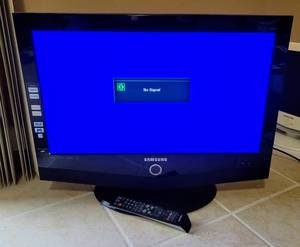 lot 8362 image: Samsung 27 LCD TV Model LN-S2738D with Remote