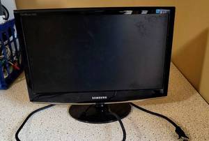 lot 8366 image: Samsung 20 2033SW Black LCD Monitor