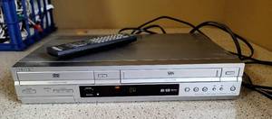 lot 8367 image: Sony SLV-D350P DVDVCR Combo with Remote