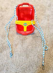 lot 8382 image: Fisher Price Outdoor Swing