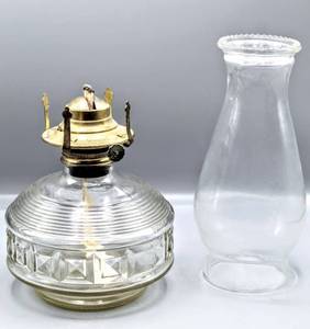 lot 8329 image: Vintage Diva (Oil Lamp) Bell - interesting details