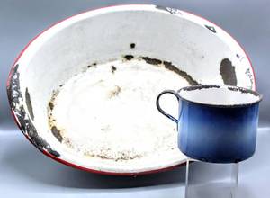 lot 8333 image: Vintage Metal Enamel Wares, Wash Basin Bowl 18, Soup Coffee Mug
