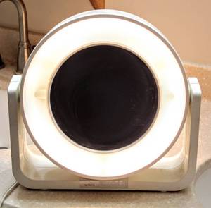 lot 8340 image: Clairol Lighted Magnification Swivel Mirror - Works