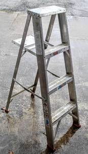 lot 8228 image: 4 Ft Aluminum All American Ladder A304 Duty Rating  200lbs