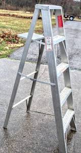 lot 8229 image: 5 Ft Montgomery Ward Aluminum Step Ladder 75-6807